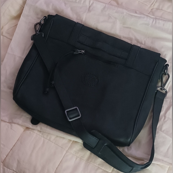 💼 Roots Messenger Bag - Picture 13 of 16